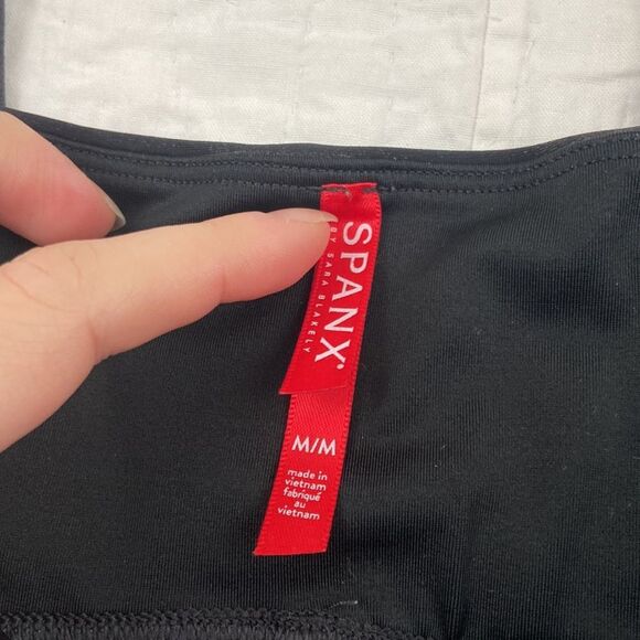 Spanx Faux Leather Leggings size Medium - Picture 2 of 9